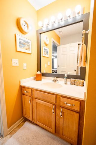 15421 Walnut Hills Drive, Urbandale, IA 50323