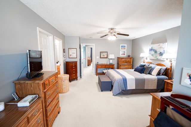 15421 Walnut Hills Drive, Urbandale, IA 50323