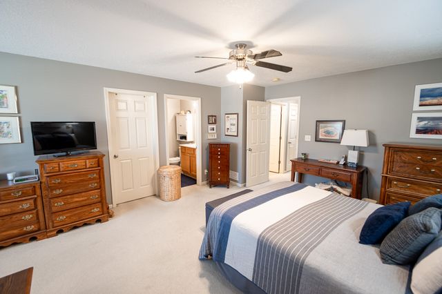 15421 Walnut Hills Drive, Urbandale, IA 50323