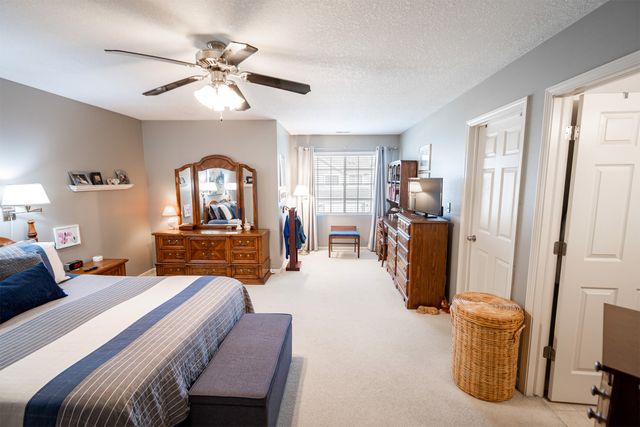 15421 Walnut Hills Drive, Urbandale, IA 50323