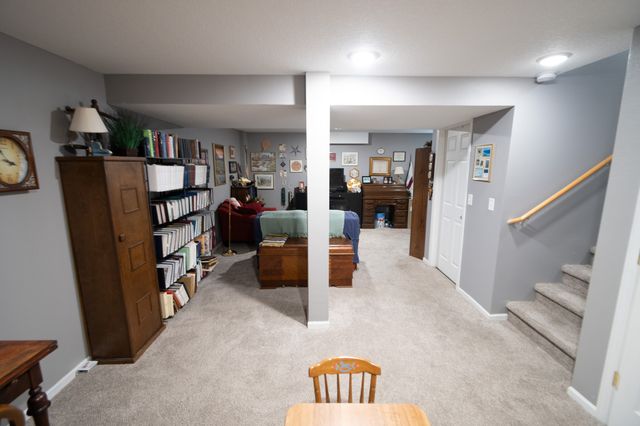 15421 Walnut Hills Drive, Urbandale, IA 50323