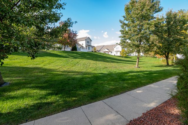 15421 Walnut Hills Drive, Urbandale, IA 50323