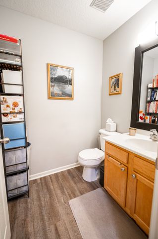 15421 Walnut Hills Drive, Urbandale, IA 50323