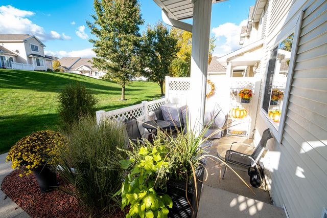 15421 Walnut Hills Drive, Urbandale, IA 50323