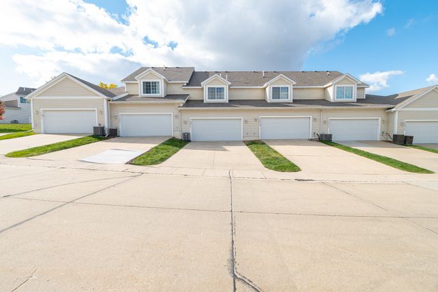 15421 Walnut Hills Drive, Urbandale, IA 50323