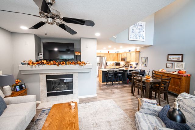 15421 Walnut Hills Drive, Urbandale, IA 50323