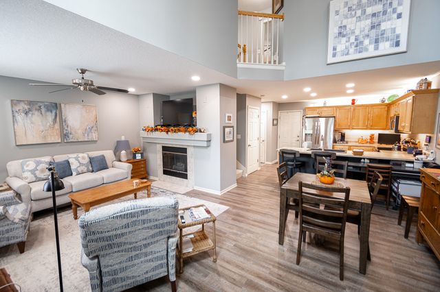 15421 Walnut Hills Drive, Urbandale, IA 50323