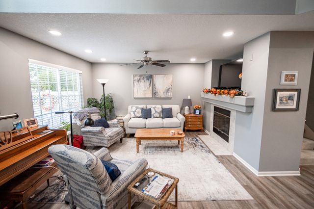 15421 Walnut Hills Drive, Urbandale, IA 50323