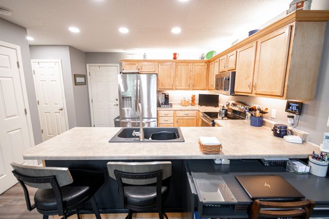 15421 Walnut Hills Drive, Urbandale, IA 50323