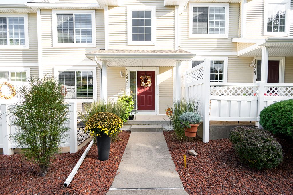 15421 Walnut Hills Drive, Urbandale, IA 50323