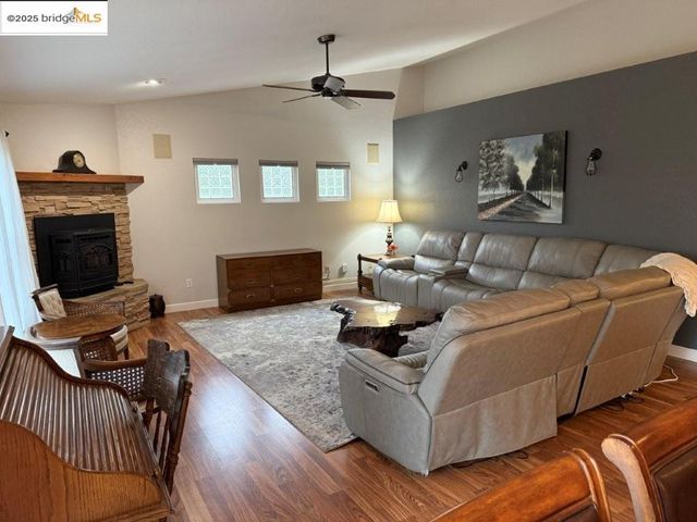 19620 Golden Rock Circle, Groveland, CA 95321