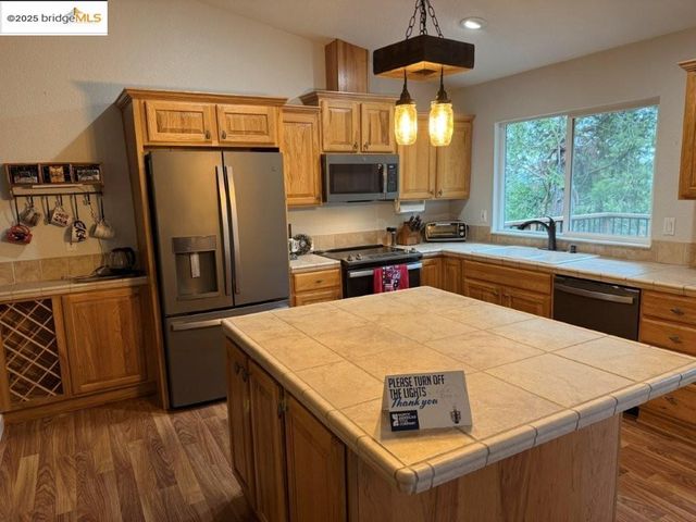 19620 Golden Rock Circle, Groveland, CA 95321