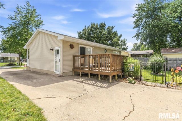 2913 SELKIRK Road, Springfield, IL 62702