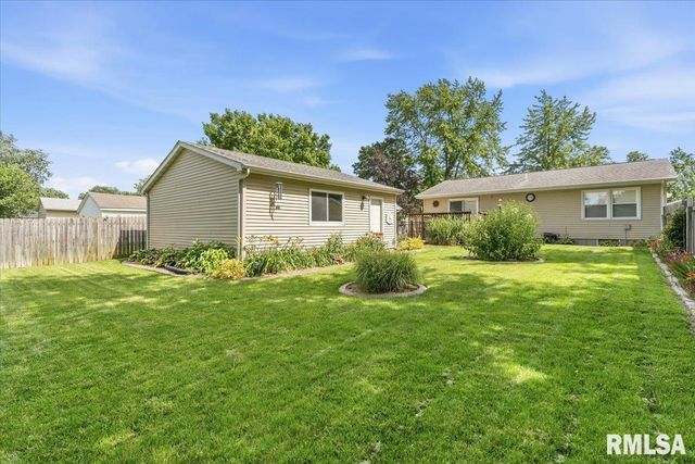 2913 SELKIRK Road, Springfield, IL 62702