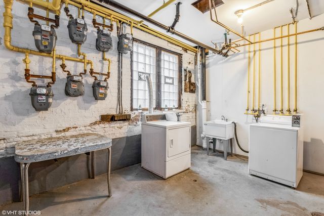 3012 W Warren Boulevard, Chicago, IL 60612