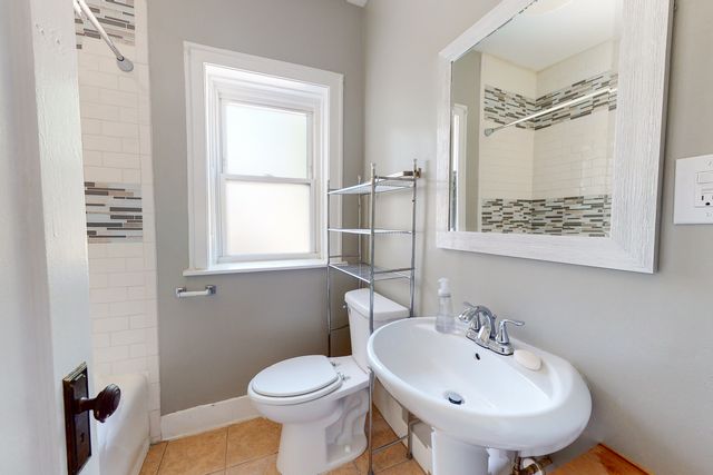 3012 W Warren Boulevard, Chicago, IL 60612