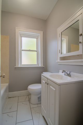 3012 W Warren Boulevard, Chicago, IL 60612