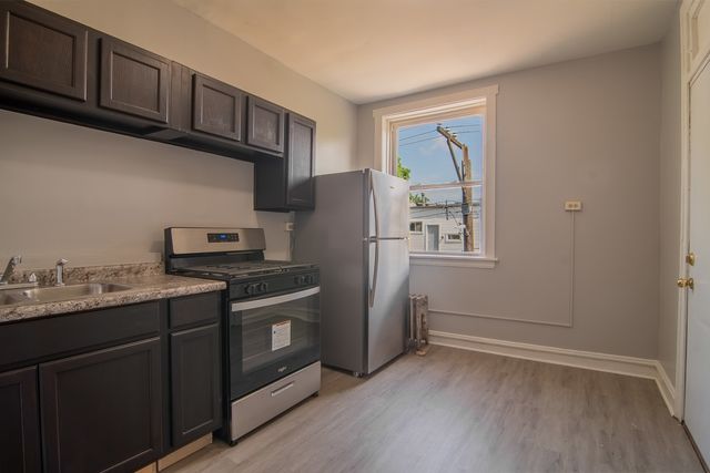 3012 W Warren Boulevard, Chicago, IL 60612