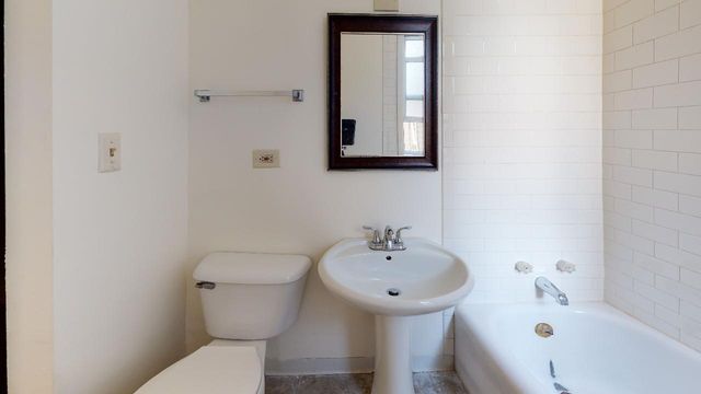 3012 W Warren Boulevard, Chicago, IL 60612