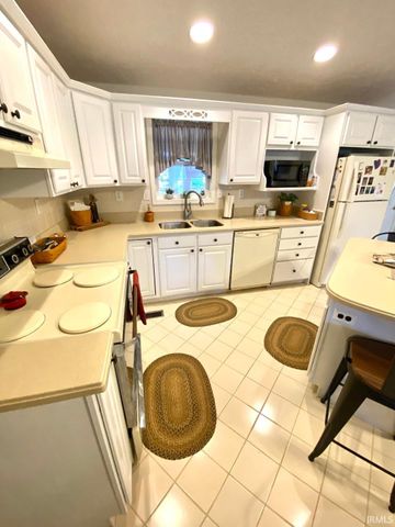 889 7th St. NE Street, Linton, IN 47441