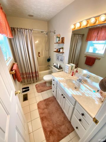 889 7th St. NE Street, Linton, IN 47441