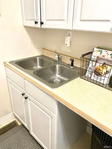 889 7th St. NE Street, Linton, IN 47441