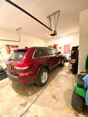 889 7th St. NE Street, Linton, IN 47441