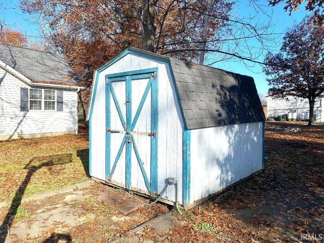 889 7th St. NE Street, Linton, IN 47441