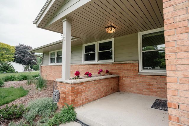2580 N 128th STREET, Brookfield, WI 53005