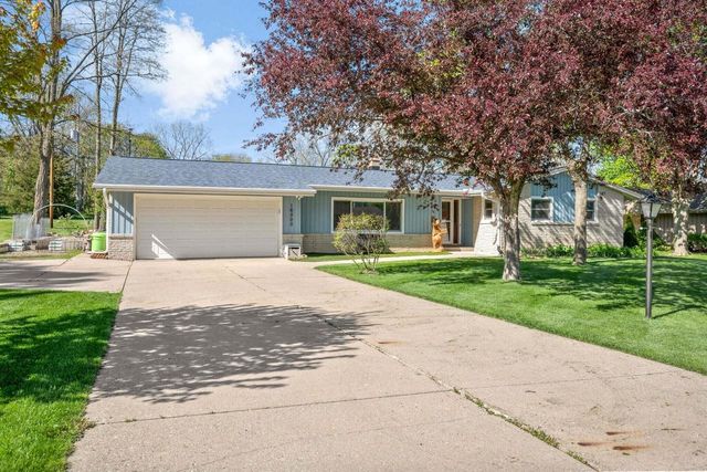 16500 Willow Ridge LANE, Brookfield, WI 53005