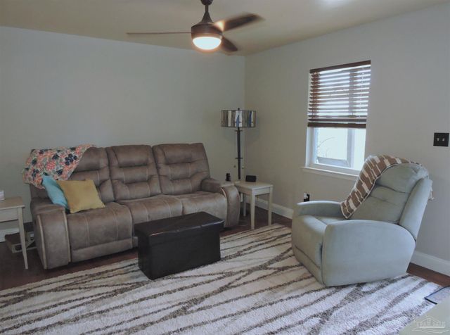 209 Marine Dr, Pensacola, FL 32507