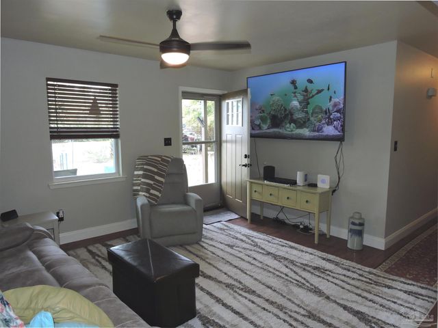 209 Marine Dr, Pensacola, FL 32507