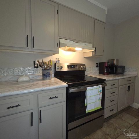 209 Marine Dr, Pensacola, FL 32507