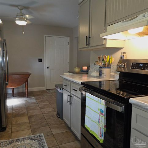 209 Marine Dr, Pensacola, FL 32507