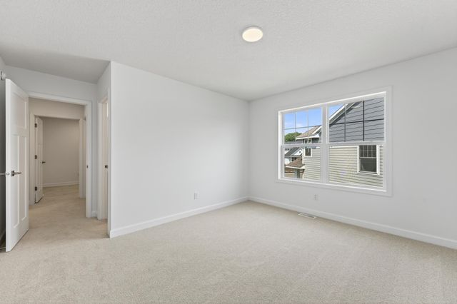 1836 Royal Boulevard N, Lake Elmo, MN 55042