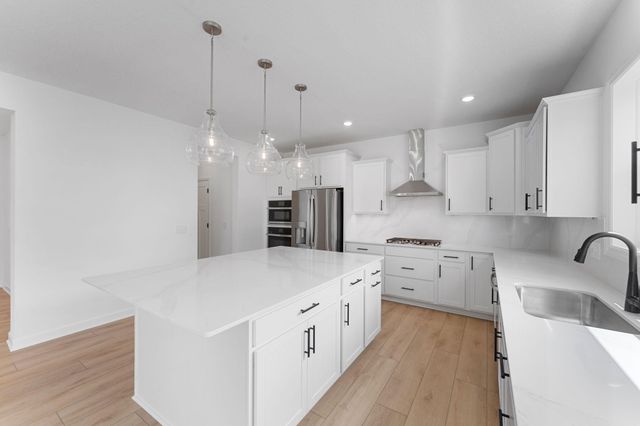 1836 Royal Boulevard N, Lake Elmo, MN 55042