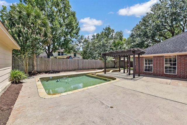 1411 Buttonwood Drive, Friendswood, TX 77546