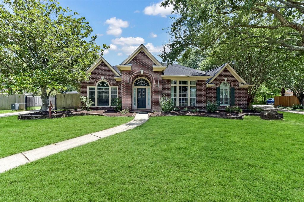 1411 Buttonwood Drive, Friendswood, TX 77546