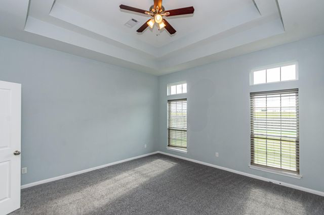 2040 Twin Lakes Boulevard, West Columbia, TX 77486