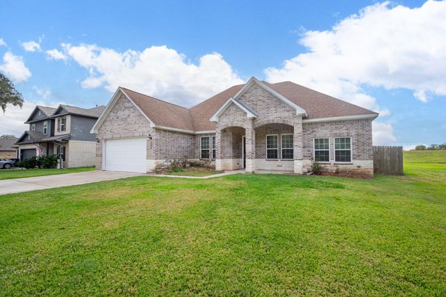 2040 Twin Lakes Boulevard, West Columbia, TX 77486