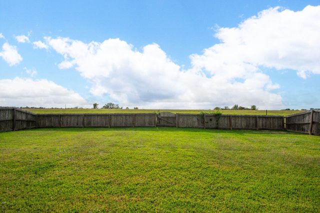 2040 Twin Lakes Boulevard, West Columbia, TX 77486