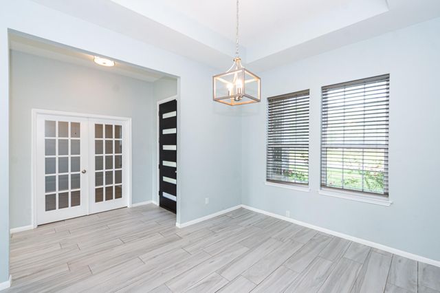 2040 Twin Lakes Boulevard, West Columbia, TX 77486