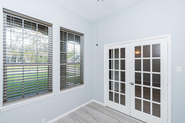 2040 Twin Lakes Boulevard, West Columbia, TX 77486