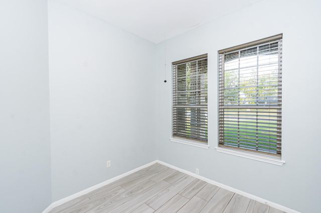 2040 Twin Lakes Boulevard, West Columbia, TX 77486