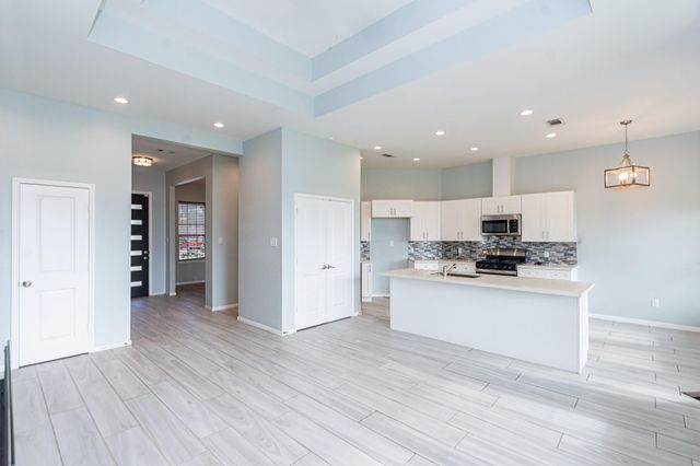 2040 Twin Lakes Boulevard, West Columbia, TX 77486