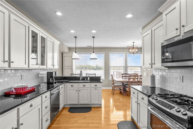 4702 Upper River Road, Jeffersonville, IN 47130