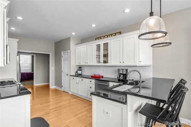 4702 Upper River Road, Jeffersonville, IN 47130