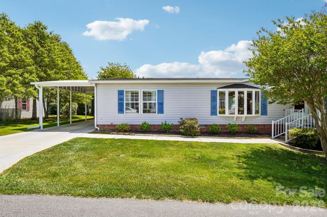 10 N June Lane, Hendersonville, NC 28792