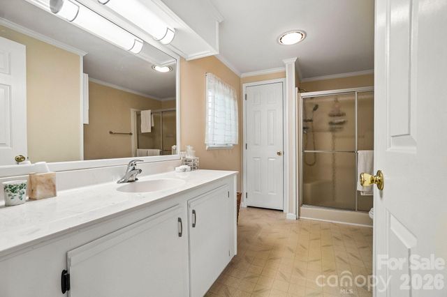 10 N June Lane, Hendersonville, NC 28792
