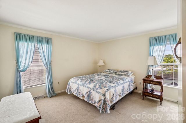 10 N June Lane, Hendersonville, NC 28792